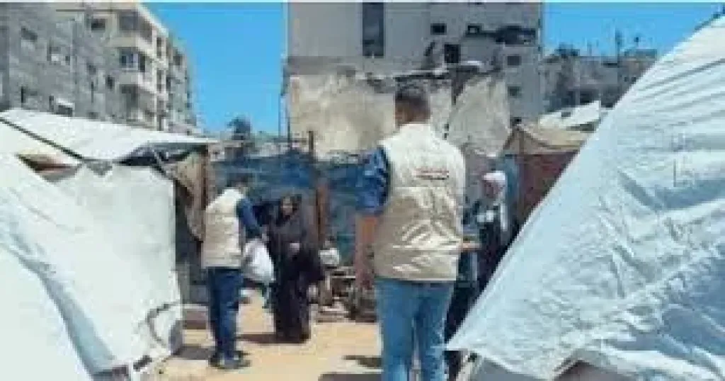 اللجنة المصرية توزع المساعدات للفلسطينيين بغزة