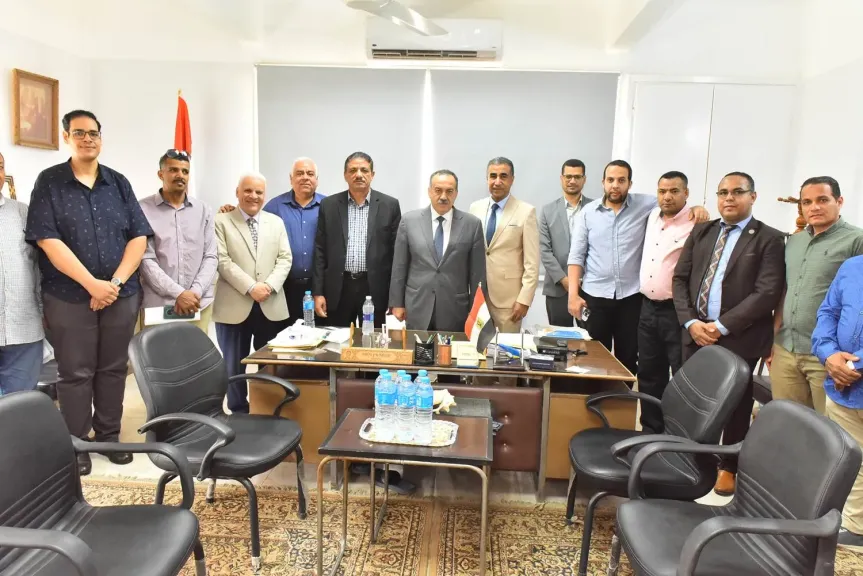 محافظ أسيوط 