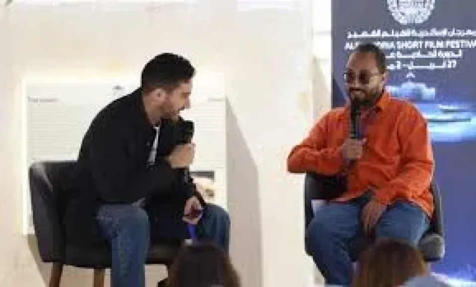 الفنان أحمد مالك خلال ماستر كلاس مهرجان الإسكندرية للفيلم القصير