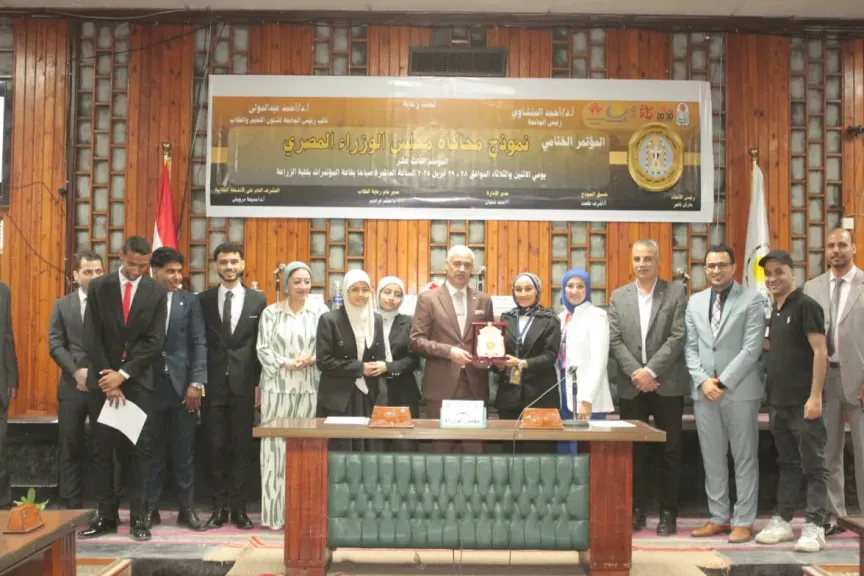 جانب من متابعه 