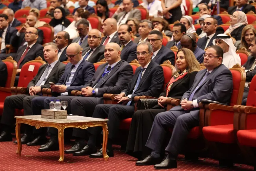 الاتصالات تناقش تأثير الذكاء الاصطناعي 