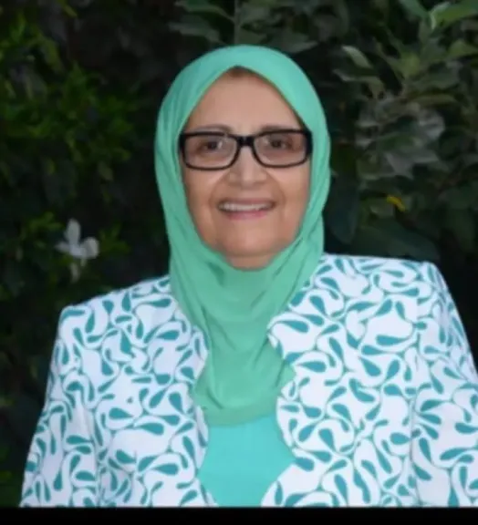 الدكتورة الفائزة 