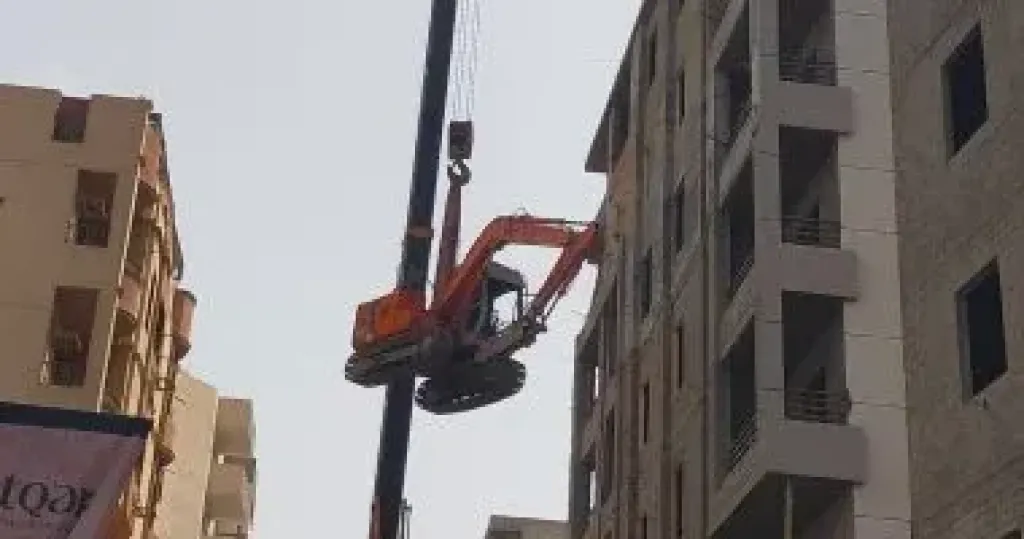 إزالة 36 طابق مخالف بالمقطم