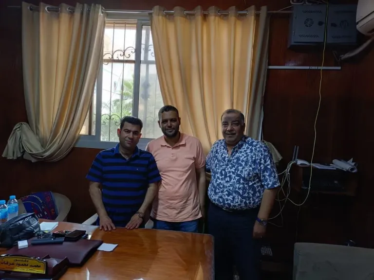جلنب من الاطباء ومدير المستشفى 