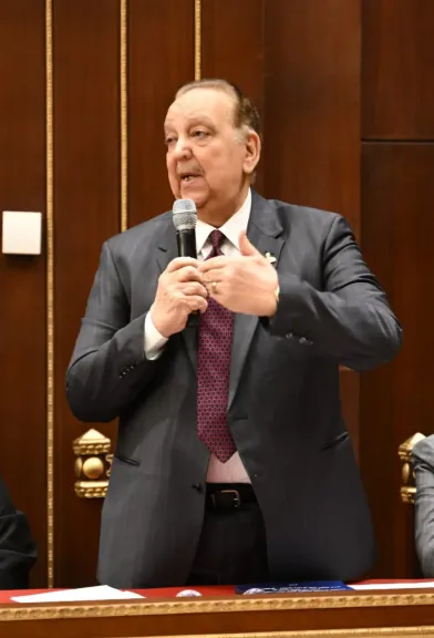 الدكتور نبيل دعبس