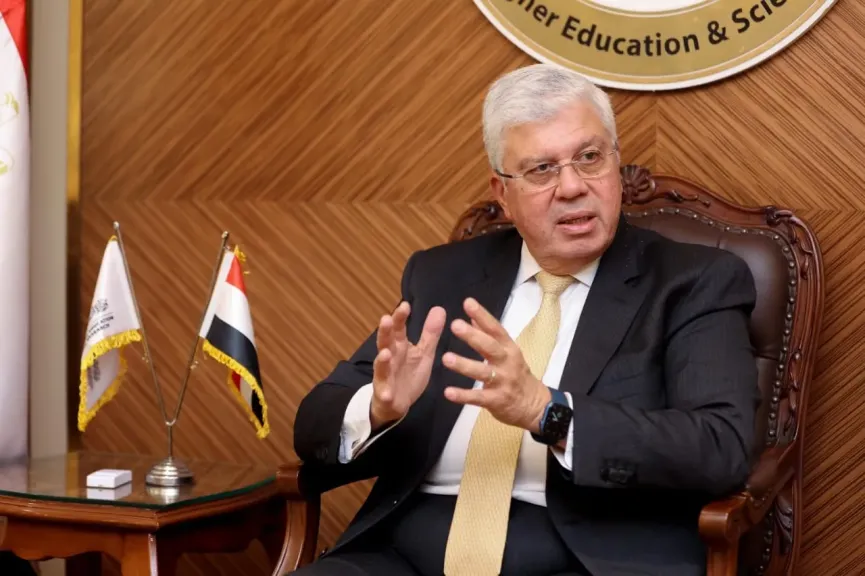 الدكتور ايمن عاشور وزير التعليم العالى والبحث العلمى 