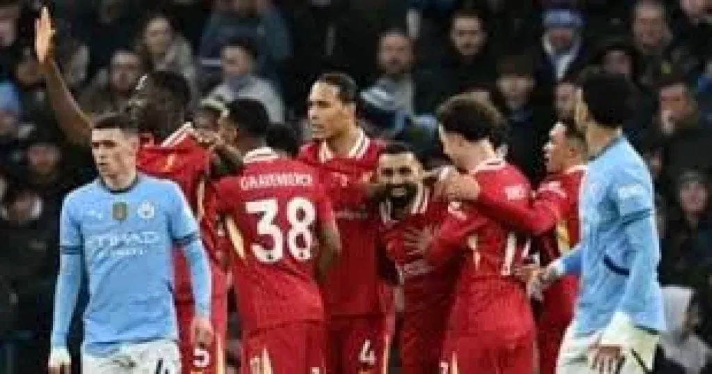 كوناتي مع لاعبي ليفربول