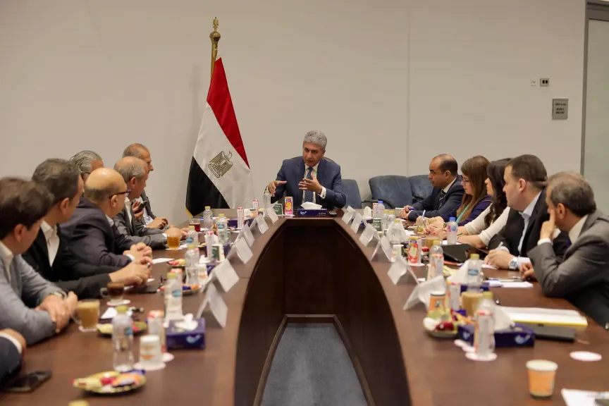 اجتماع وزير السياحة