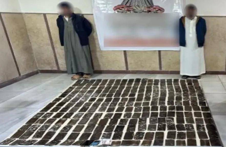 العنصرين الاجراميين وبحوزتهم المواد المخدرة