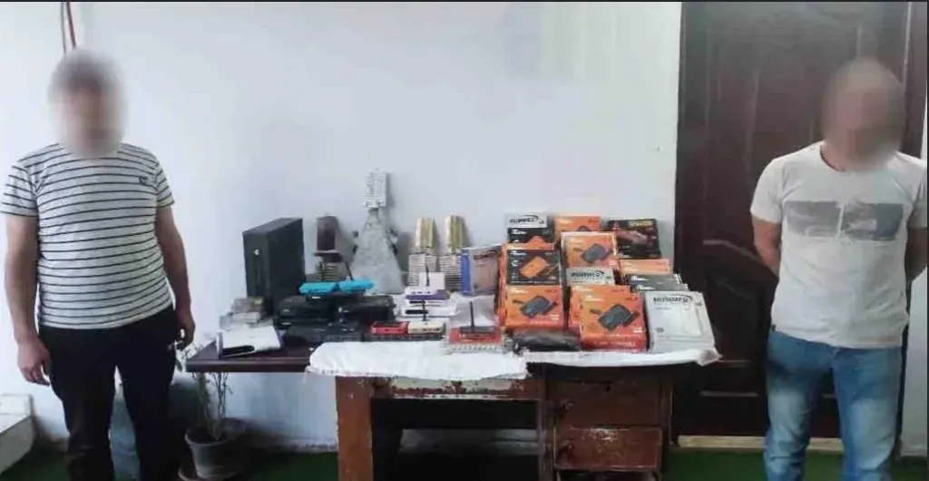ضبط محطة بث للقنوات الفضائية المشفرة