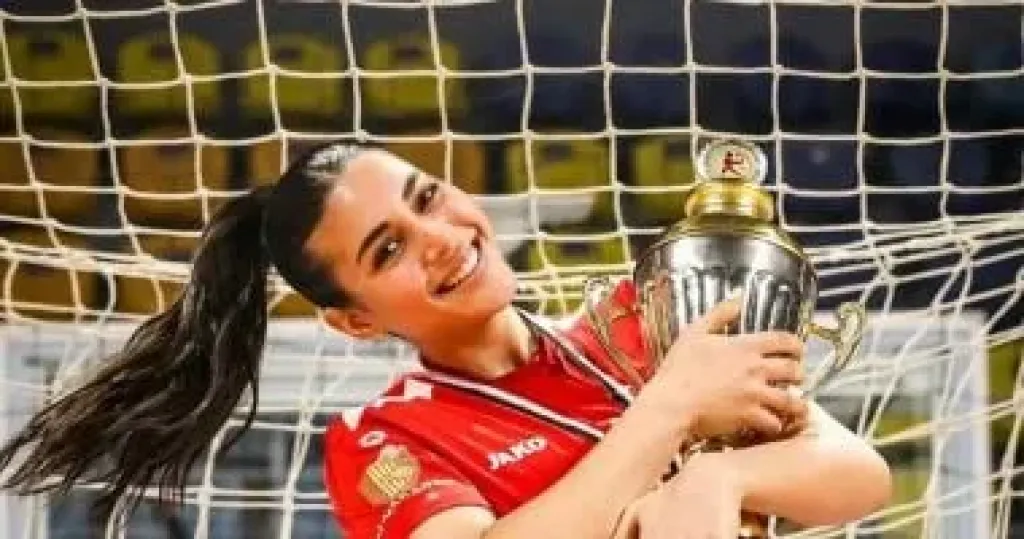 أمينة هشام