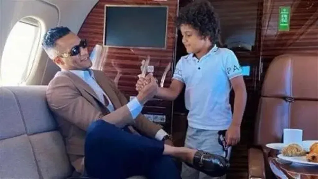محمد رمضان و ابنه