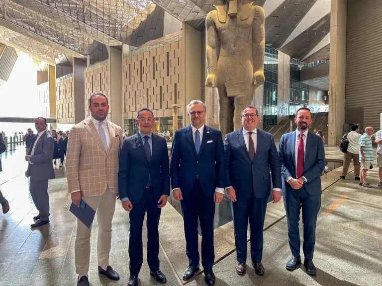 زيارة المستشار الأمريكى المتحف الكبير 