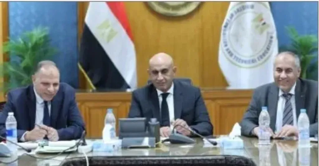 وزير التعليم وقيادات الوزارة بغرفة عمليات الثانوية العامة