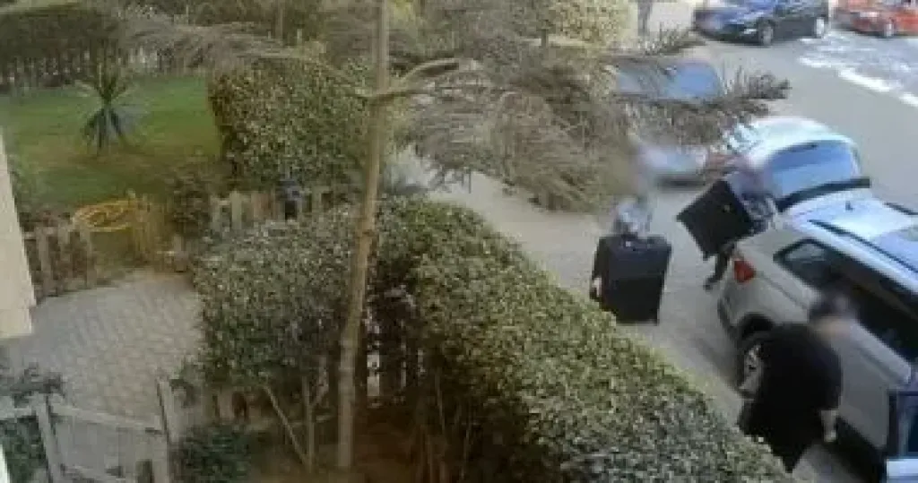 فيديو يكشف اللحظات الحاسمة في واقعة سرقة فيلا نوال الدجوي