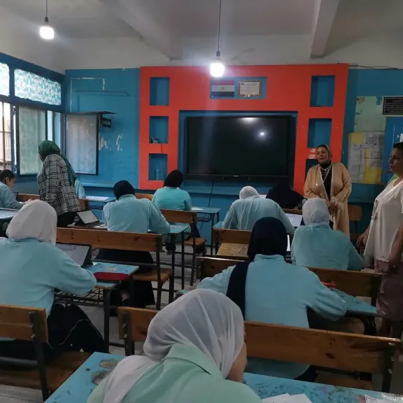 طلاب الثانوى العام يؤدون الامتحان إلكترونيا