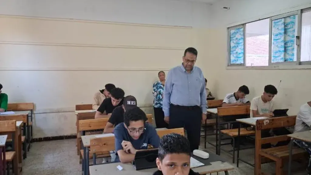 وكيل تعليم الغربية خلال جولة تفقدية بمدارس بإدارة شرق طنطا التعليمية