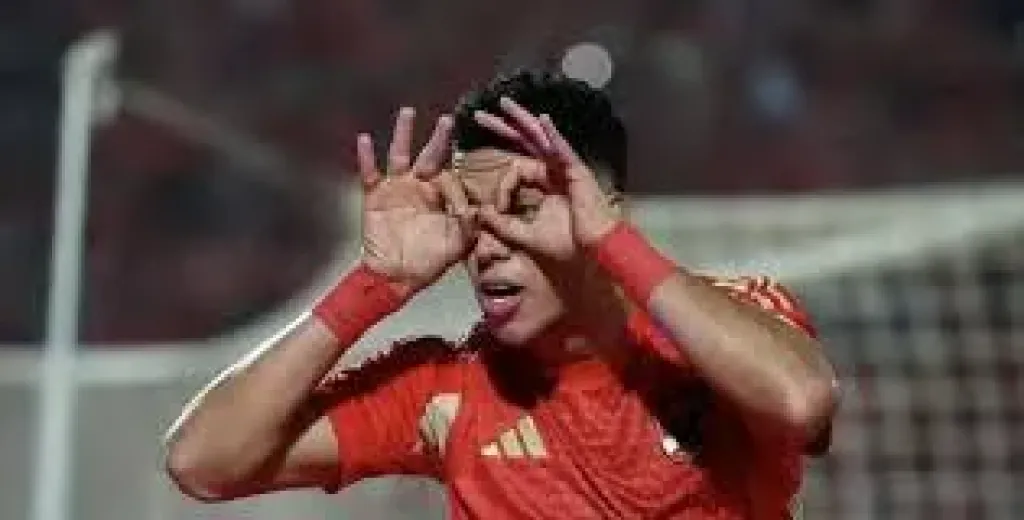 امام عاشور لاعب الأهلي