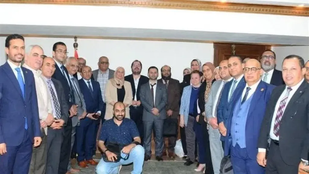جانب من متابعه 