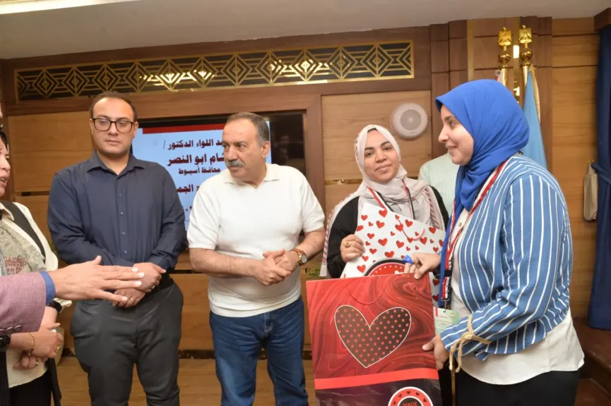محافظ أسيوط 