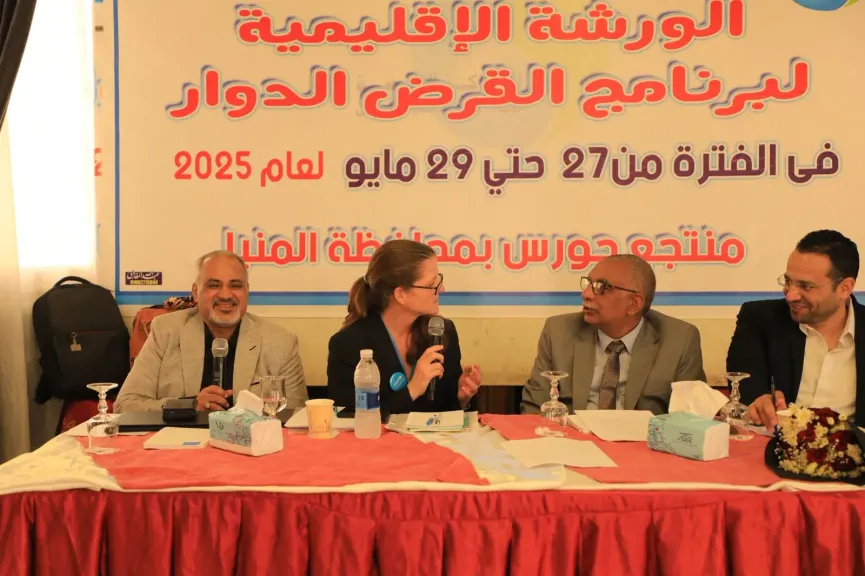 جانب من متابعه 