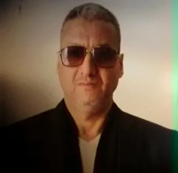 الكاتب