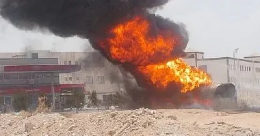 حريق سيارة محملة بالبنزين