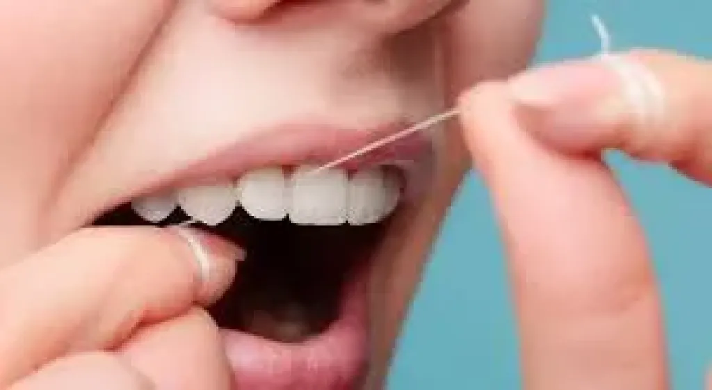 خيط الأسنان 