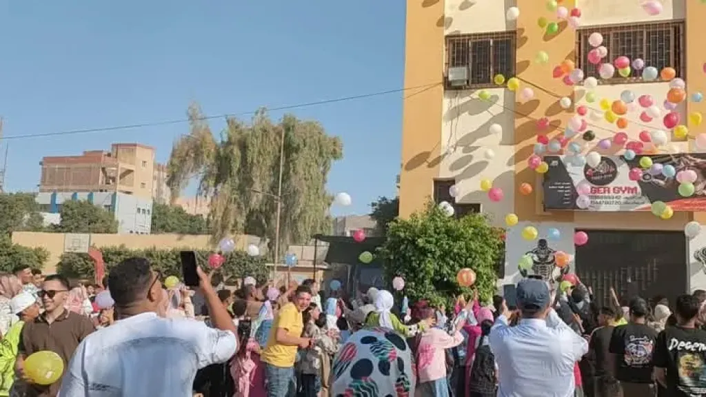جانب من متابعه 