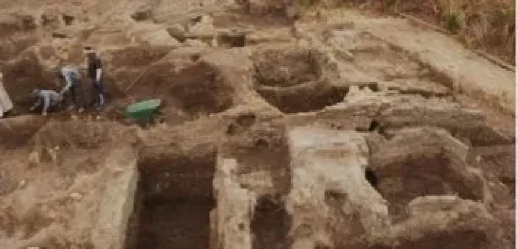 الكشف عن أقدم مدينة ومستوطنة تعود لعصر الدولة الوسطي بمعابد الكرنك