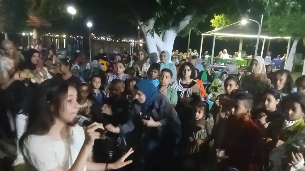 جانب من متابعه 
