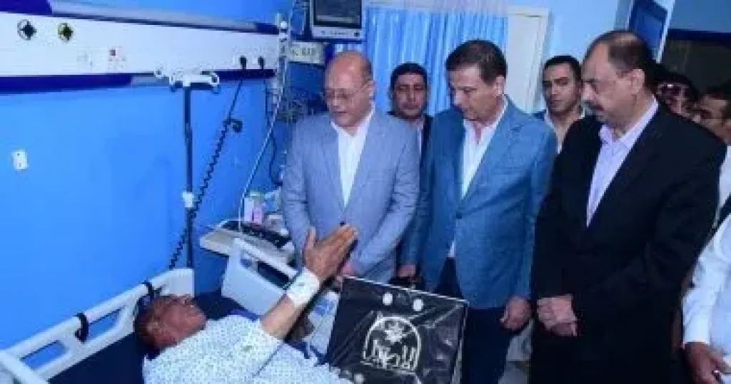 وزير الزراعة يطمئن على الموظف المصاب