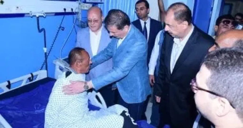 وزير الزراعة يزور الموظف المعتدى عليه أثناء تنفيذا قرار إزالة بسوهاج