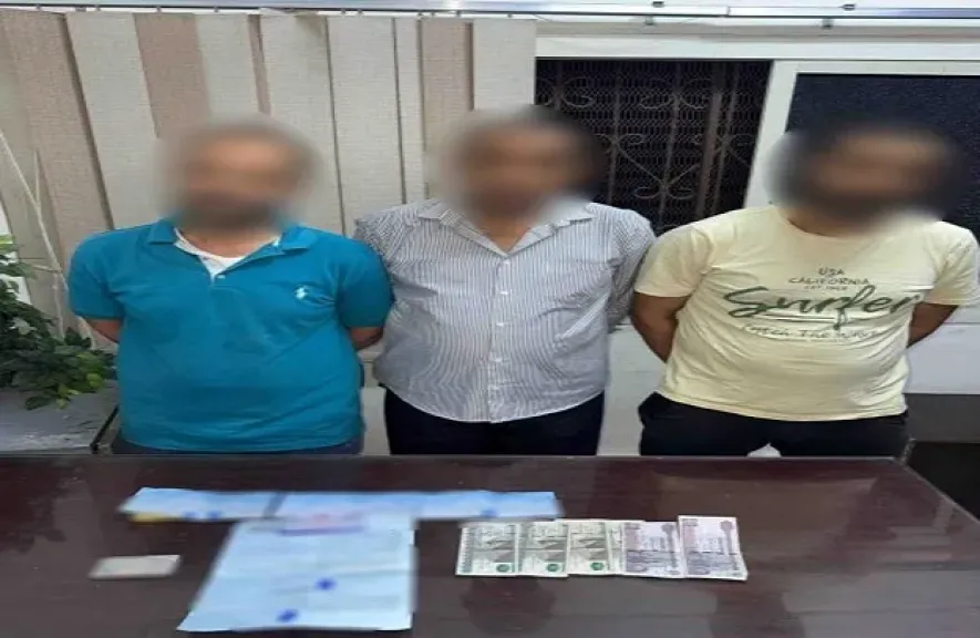 المتهمون مع المضبوطات- وزارة الداخلية