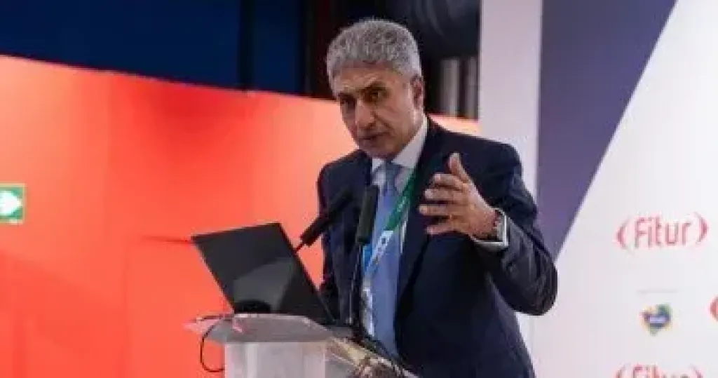 وزير السياحة 