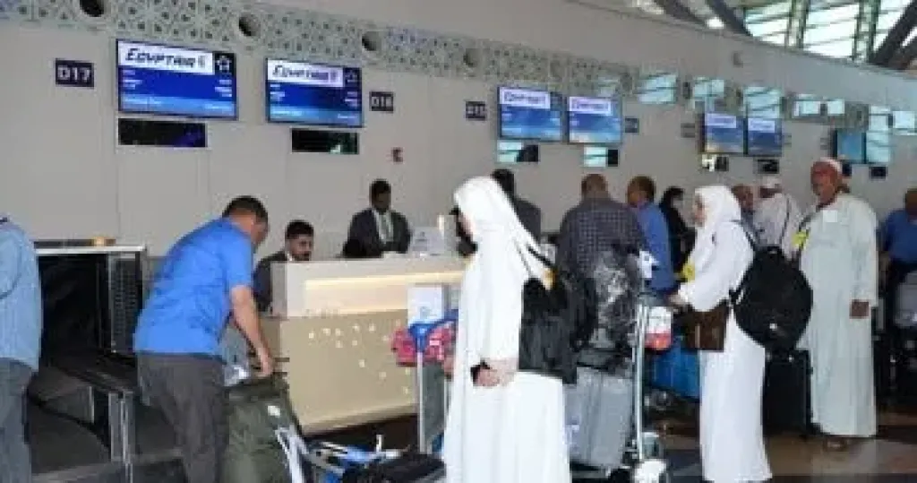 مصر للطيران جسرها الجوى لعودة حجاج بيت الله الحرام