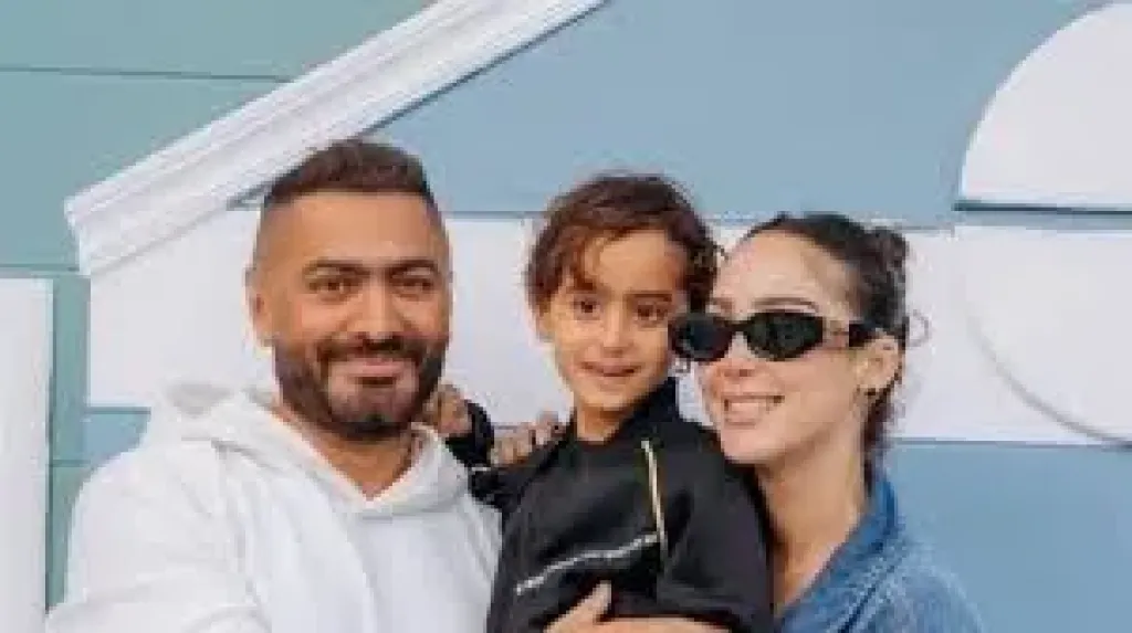 تأمر حسني وبسمة بوسيل مع آدم نجلهما