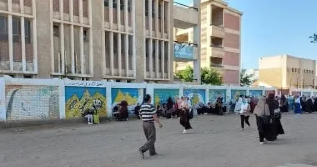 طلاب الدبلومات الفنية