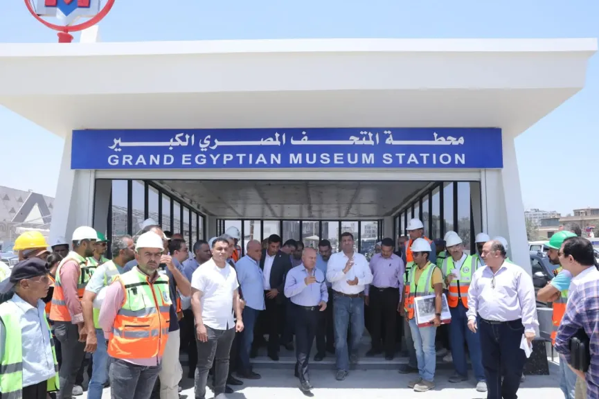 الوزير كامل يتفقد مشروعات الطريق الدائري وBRT 