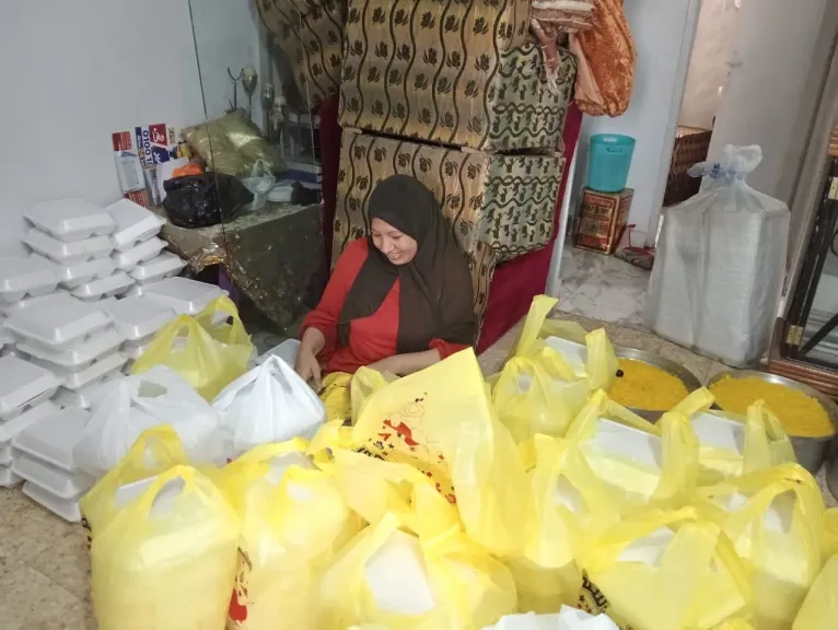 توزيع وجبات 