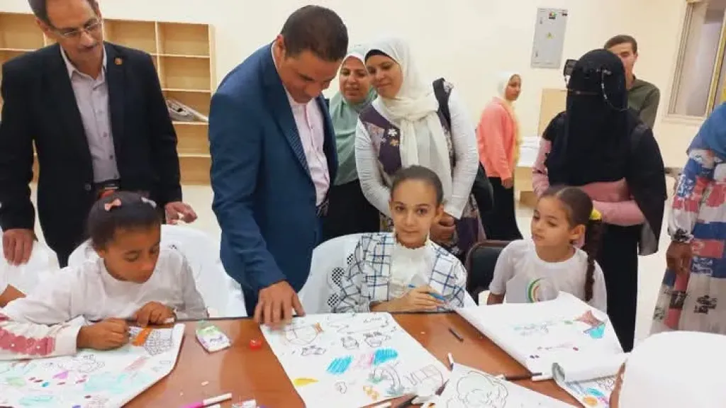 جانب من متابعه 
