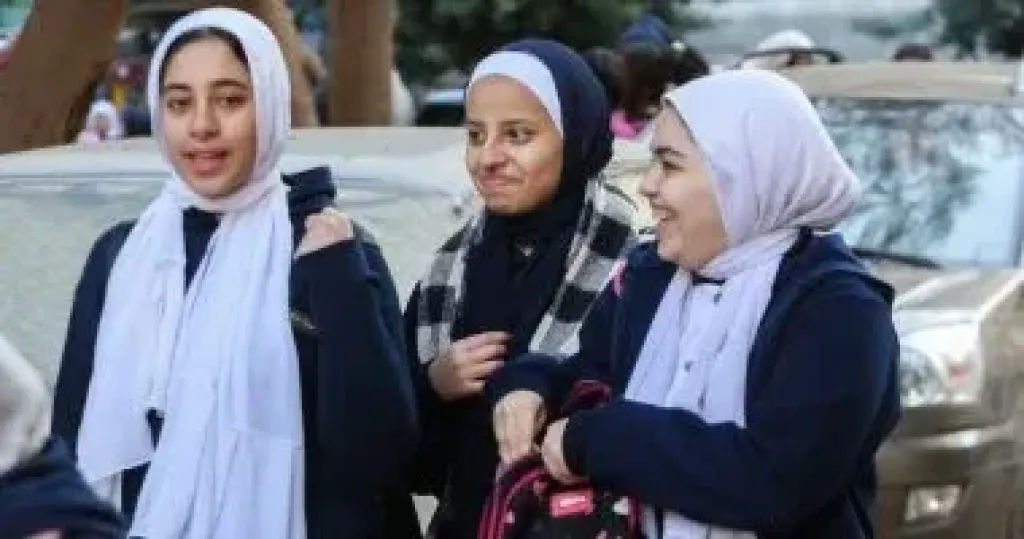 طلاب الصف الأول الثانوي