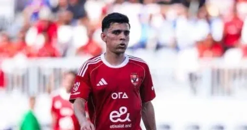 أشرف بن شرقى لاعب فريق الاهلى