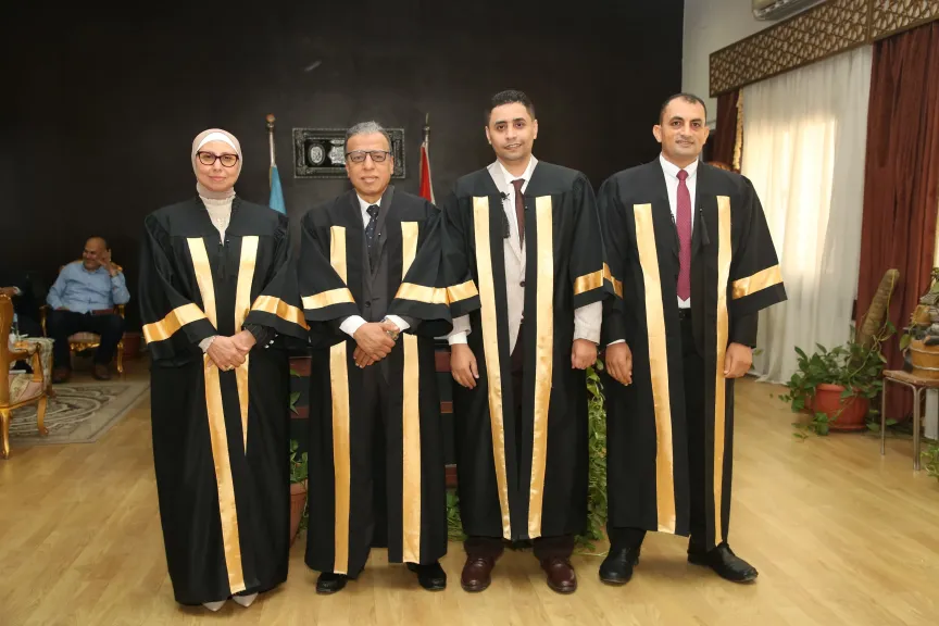 خلال المناقشة 