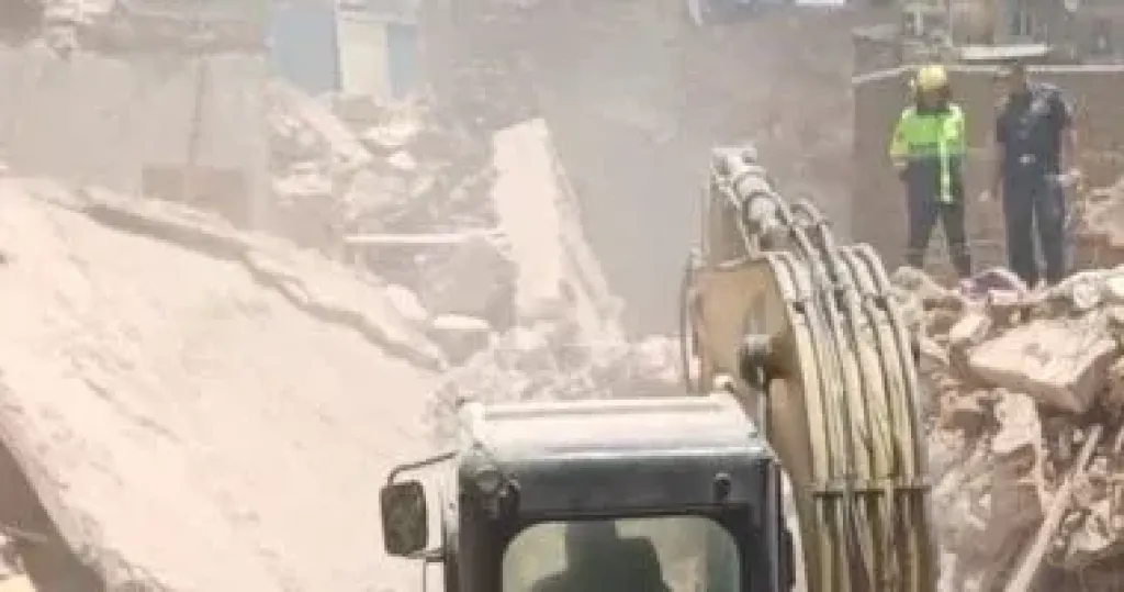 العقار المنهار