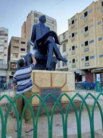 جانب من متابعه 