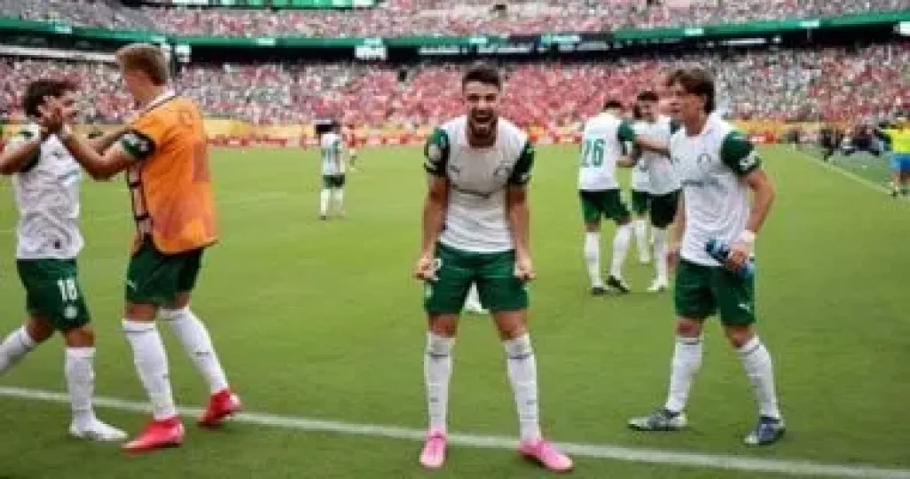 خوسيه لوبيز لاعب بالميراس