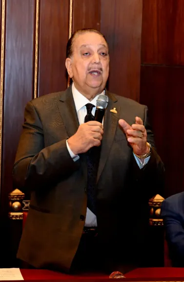 الدكتور نبيل دعبس 