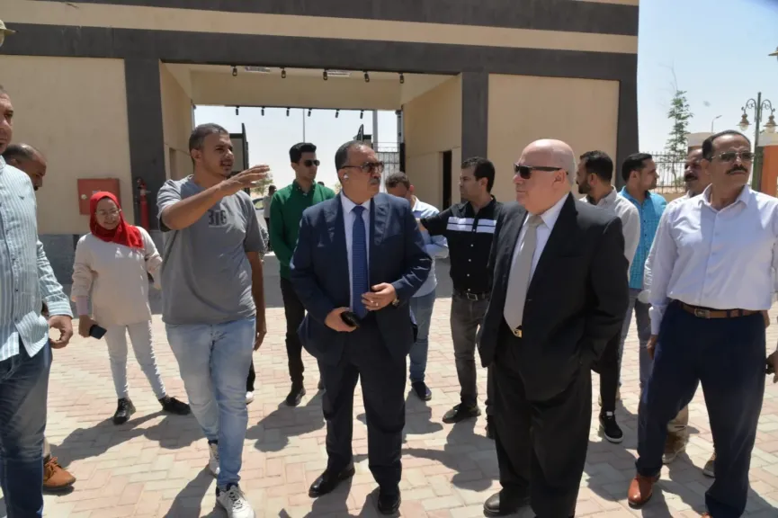 جانب من متابعه 