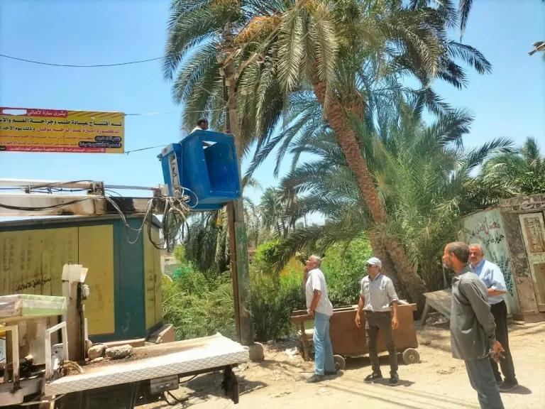جانب من متابعه 